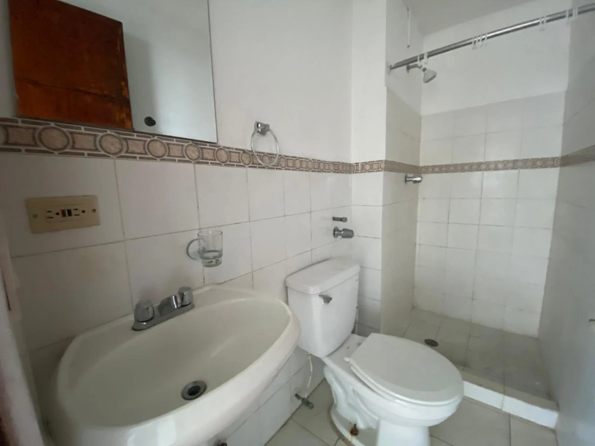 Live comfortably in a prime location at Parque del Este - Gallery image 9