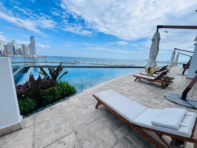 Beautiful apt apartment for sale facing the bay. - Gallery image 9