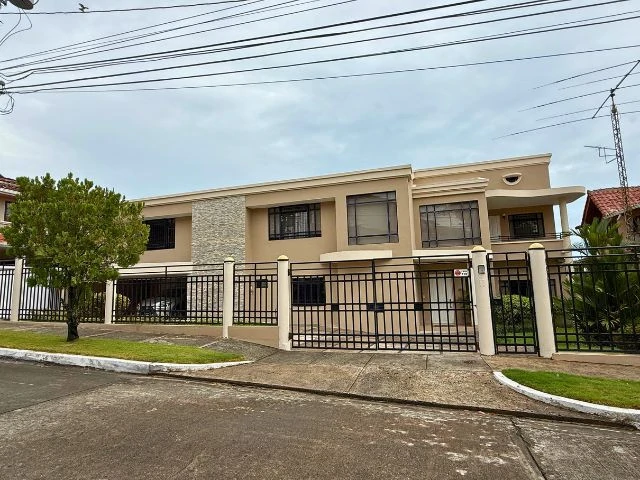 Dos Mares, Family Home with Large Garden and excellent price - Gallery image 21