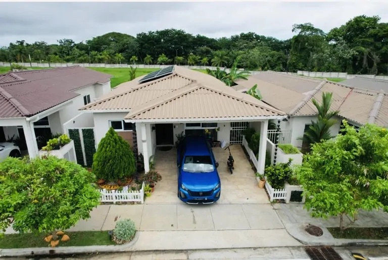 Single-family house for sale in Costa Verde.