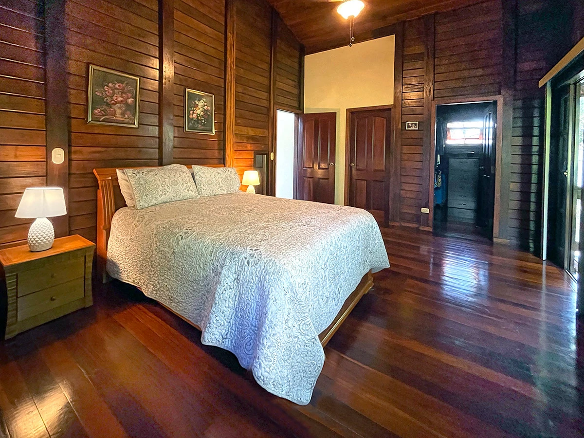 Amazing exotic-wood house 30 minutes from the city, now $299,000. - Gallery image 14