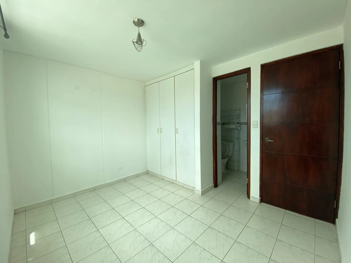 Live comfortably in a prime location at Parque del Este - Gallery image 6