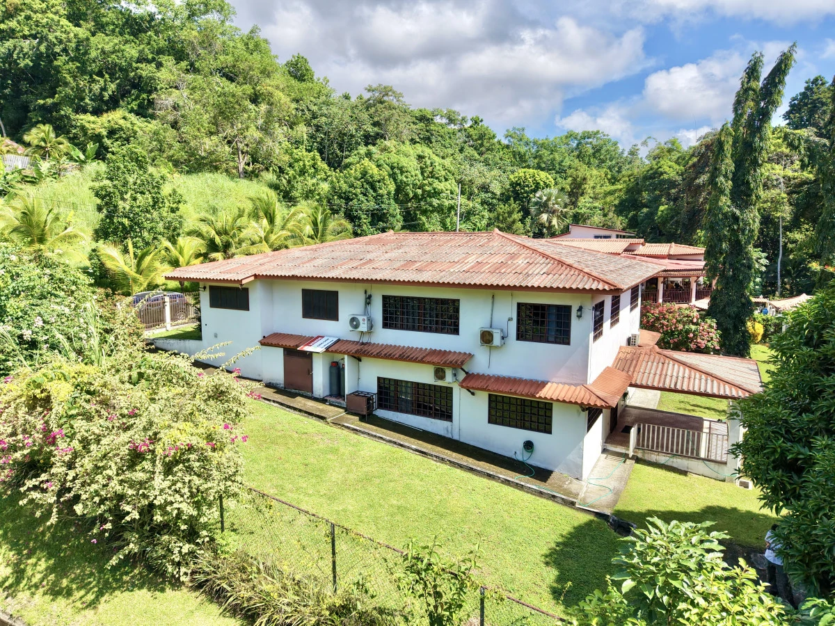 Large Property with 2 Independent Residences in Las Cumbres