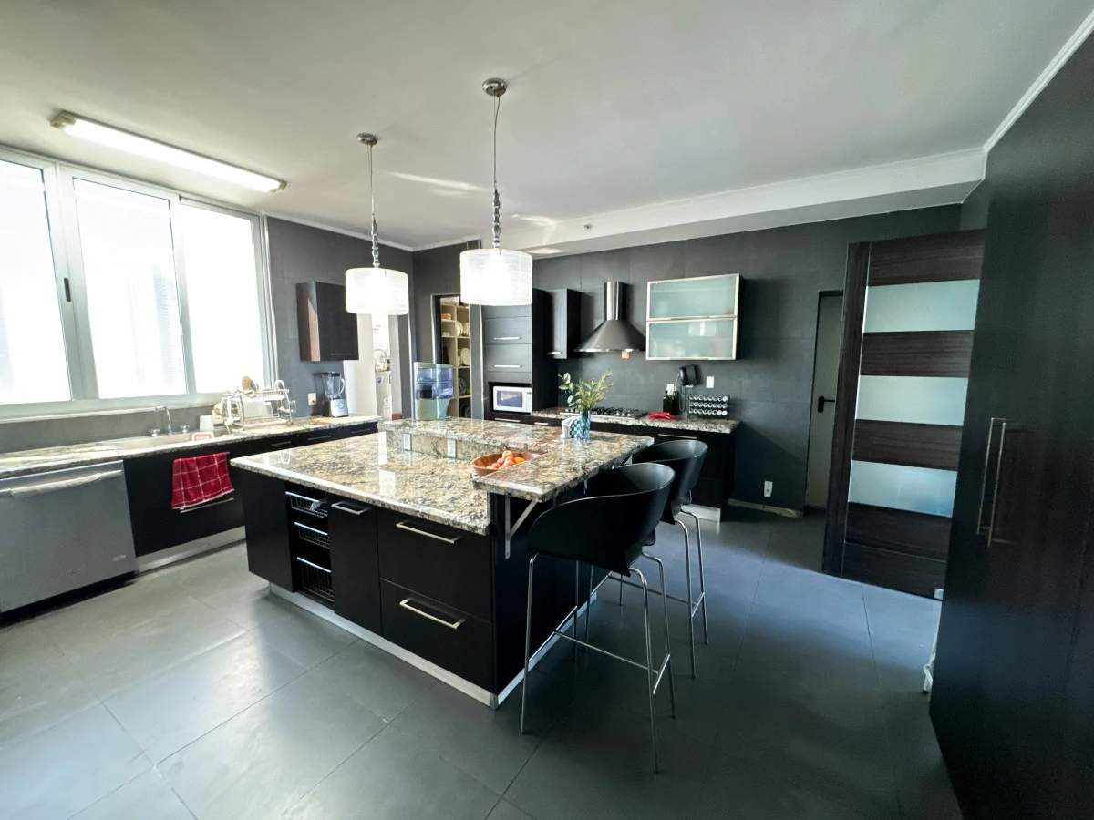 THE EPITOME OF URBAN LUXURY: 580 m² - Gallery image 5