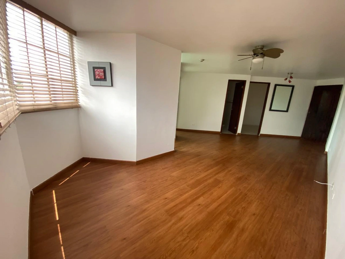 Live comfortably in a prime location at Parque del Este - Gallery image 3