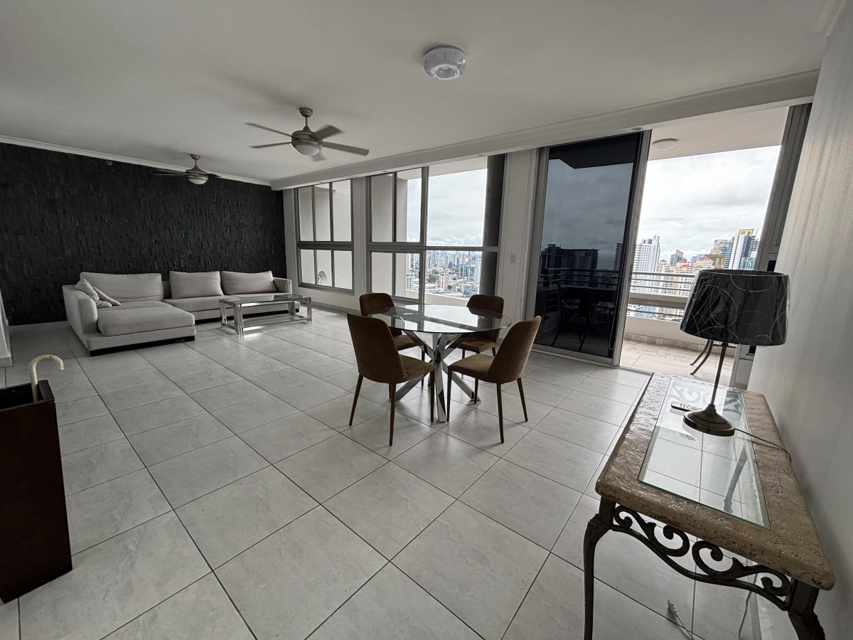 Junior Penthouse for sale in Luxor 100