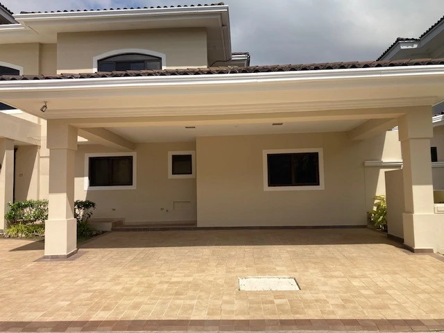 Four bedroom House in Toscana del Este with Solar Panels - Gallery image 25