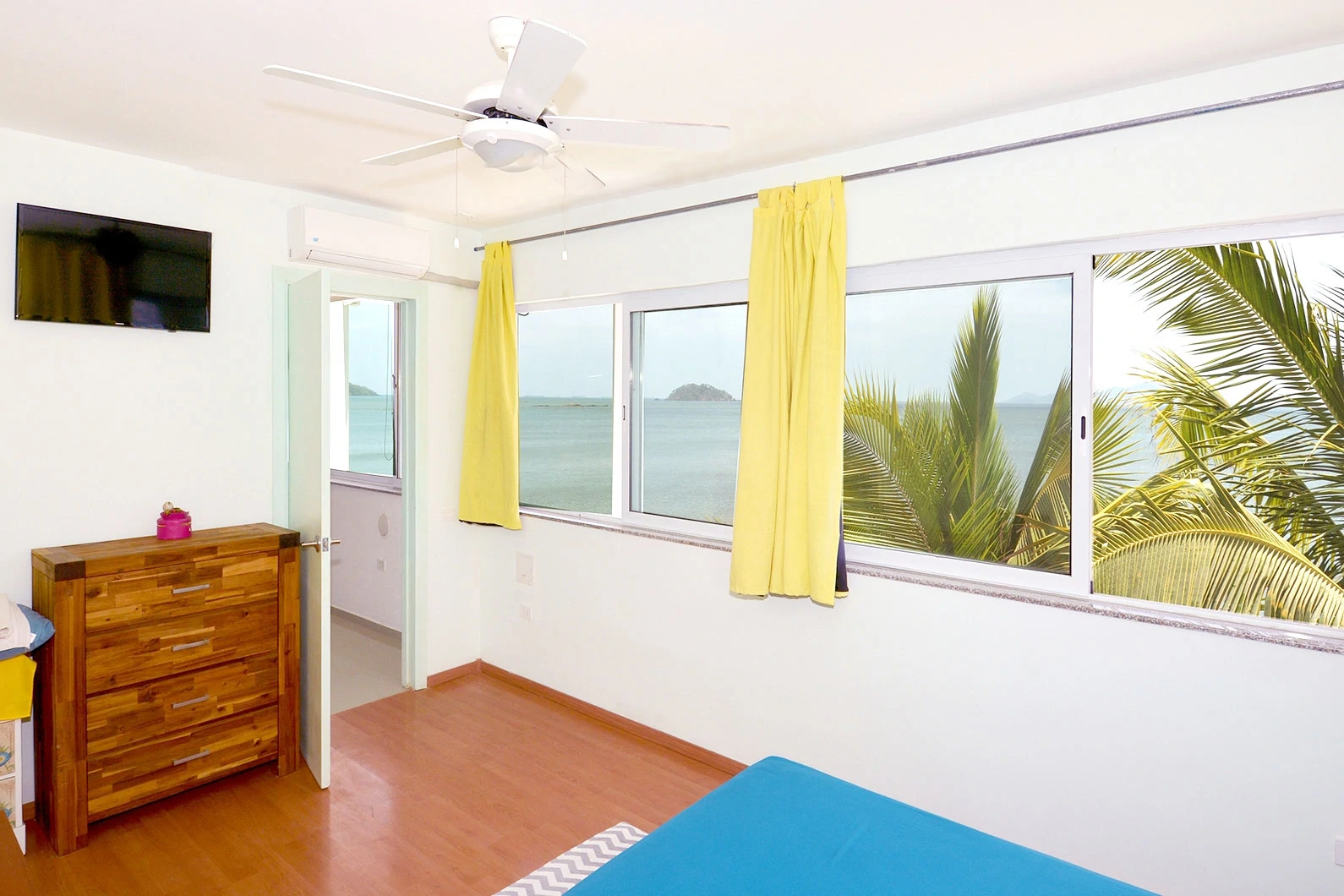 OCEANFRONT ITALIAN VILLA 20 minutes away - Gallery image 14