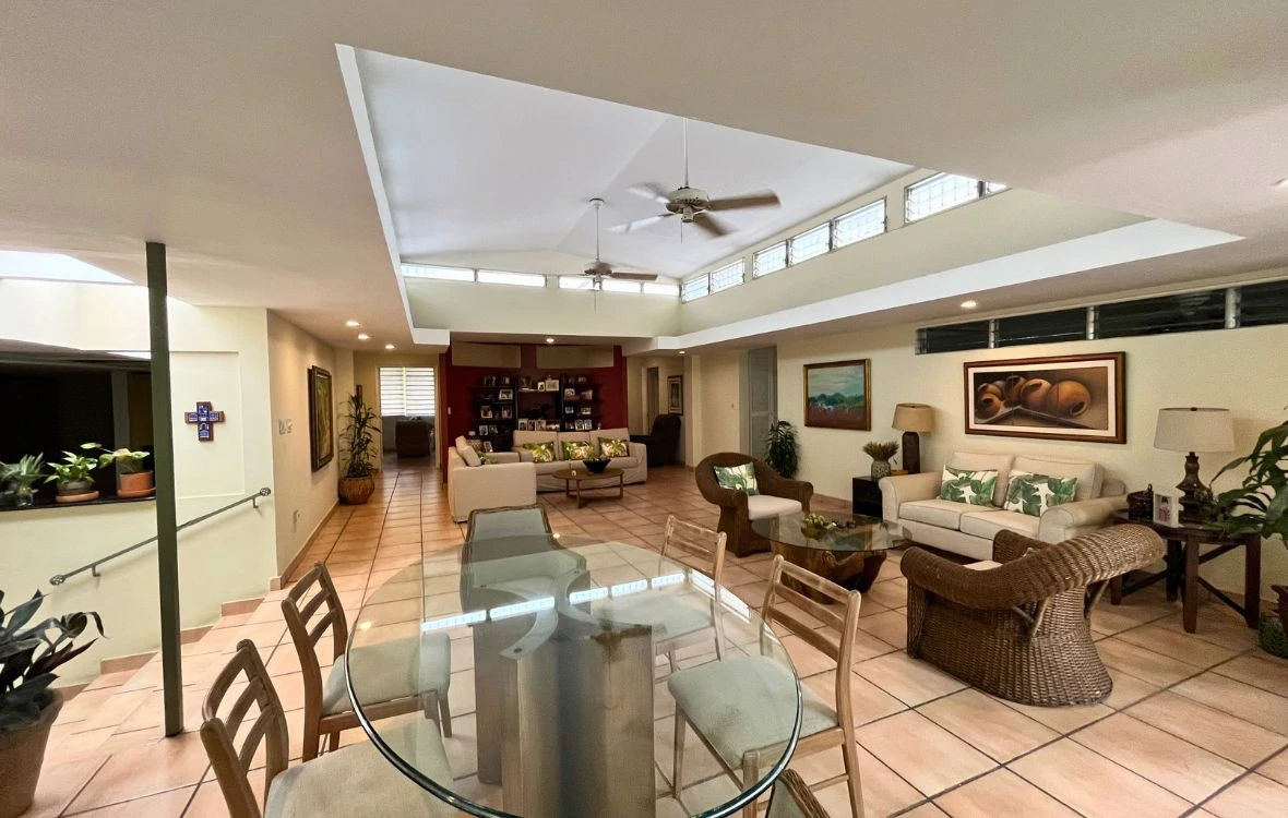 Smart Investement: Unmatched potential, Condition, and Price - Gallery image 4