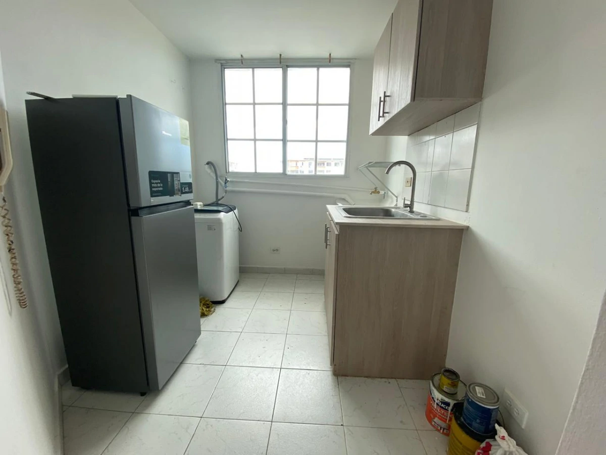 Live comfortably in a prime location at Parque del Este - Gallery image 5