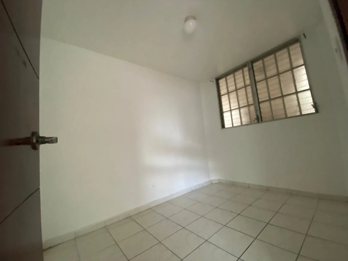 Live comfortably in a prime location at Parque del Este - Gallery image 8