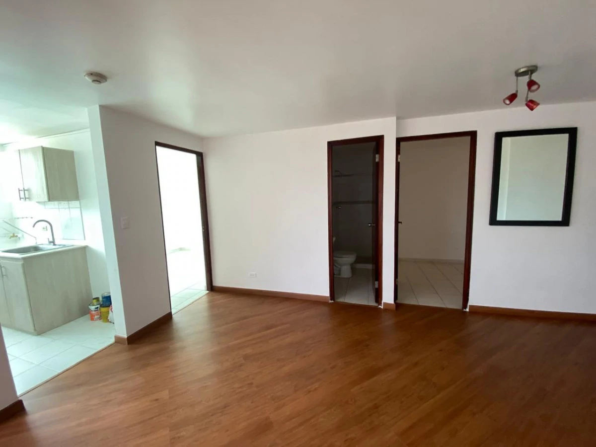 Live comfortably in a prime location at Parque del Este - Gallery image 10