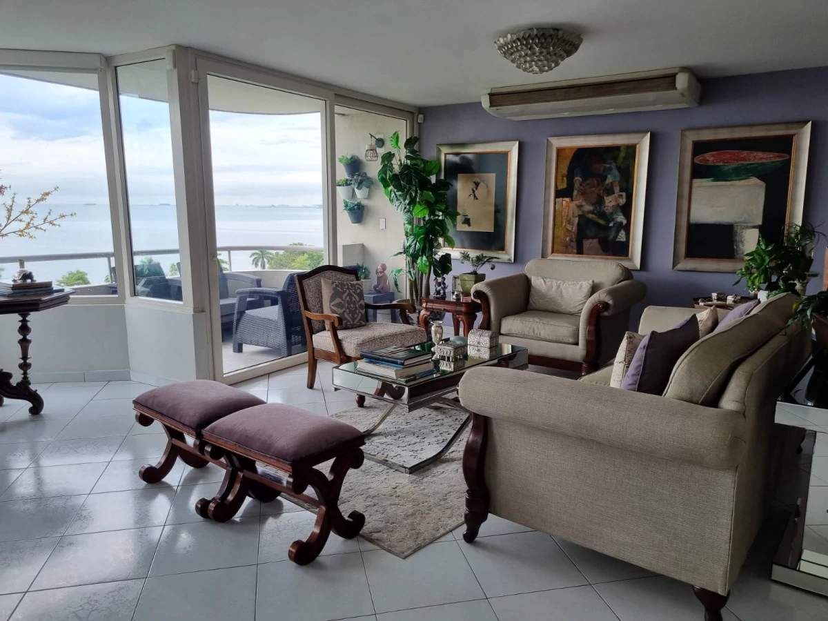 Spectacular Apartment with Ocean View for Sale - Gallery image 8