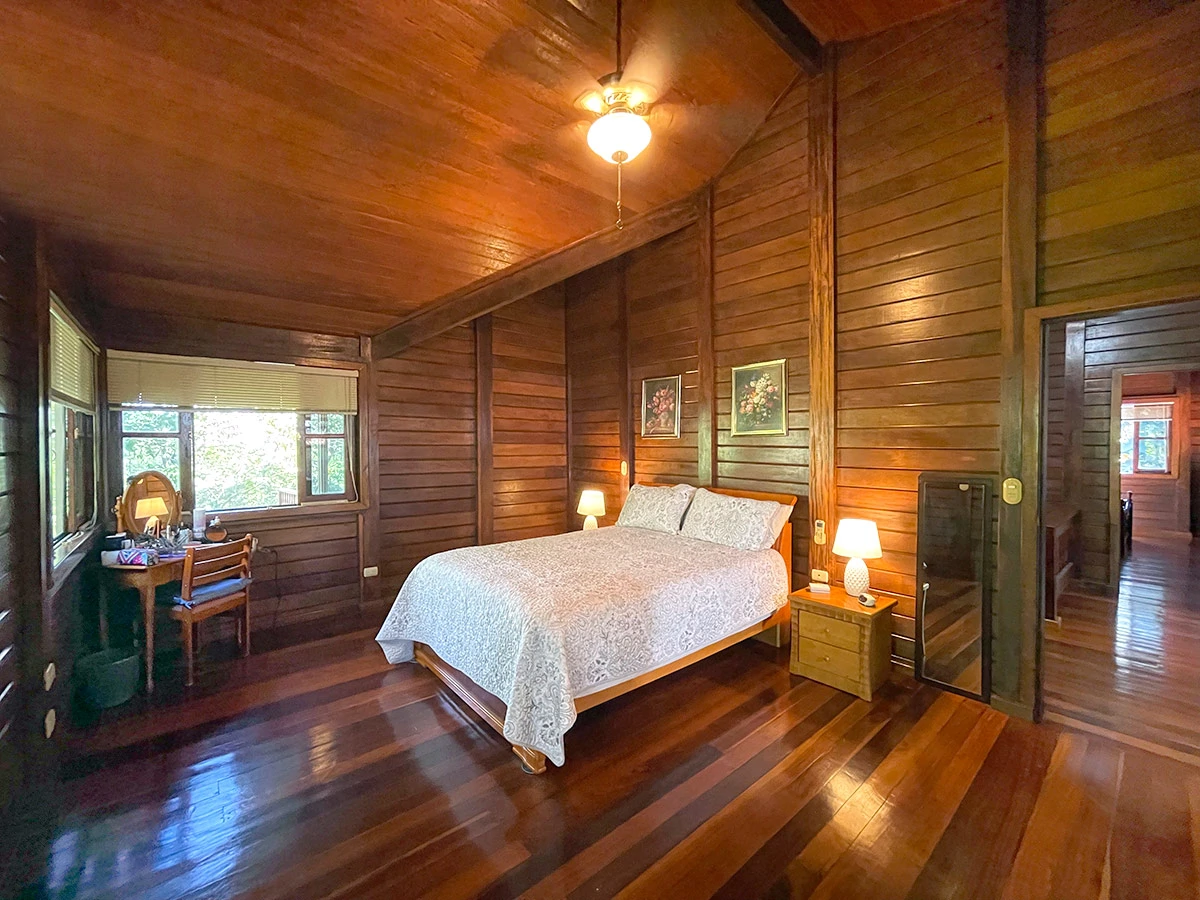 Amazing exotic-wood house 30 minutes from the city, now $299,000. - Gallery image 4