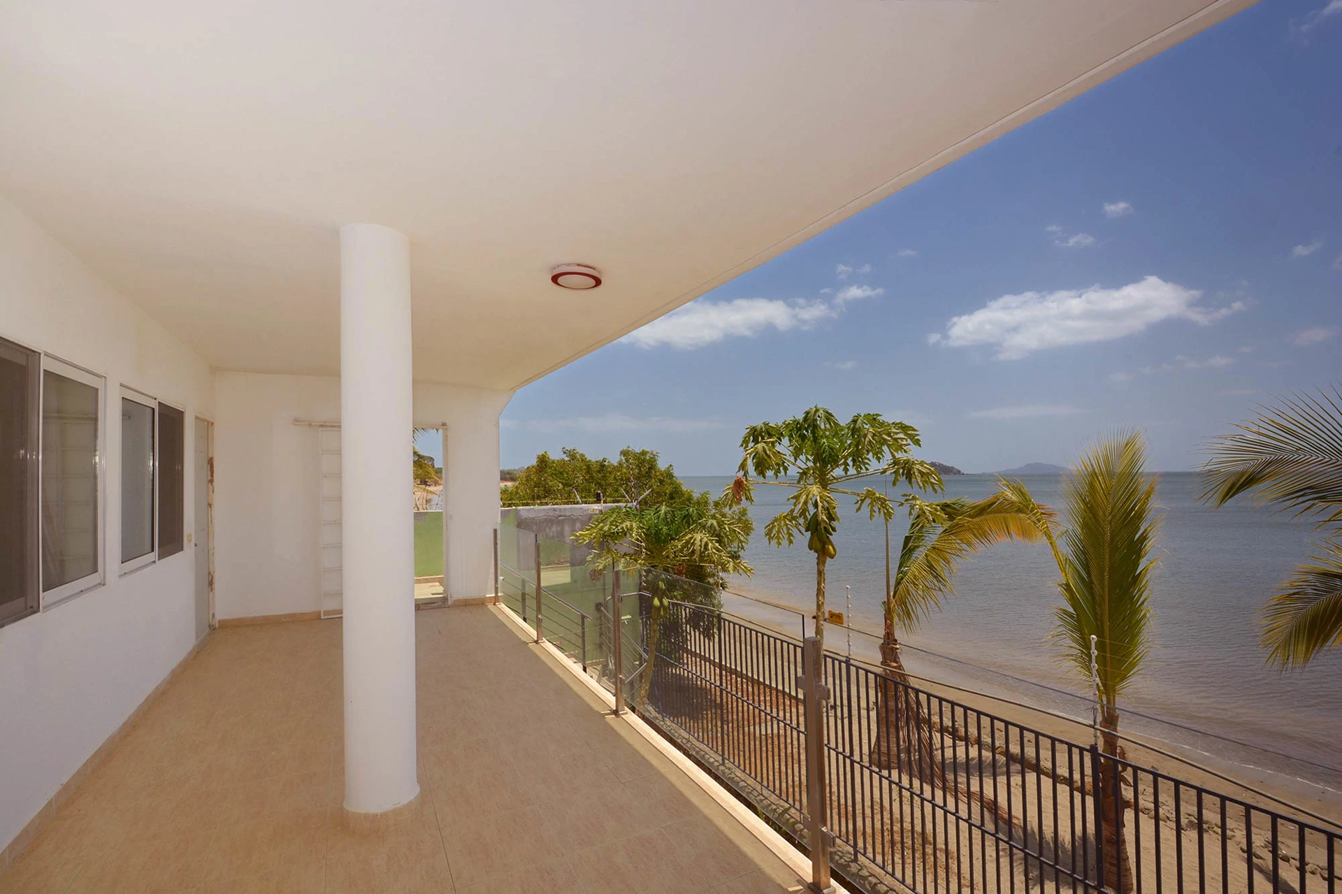 OCEANFRONT ITALIAN VILLA 20 minutes away - Gallery image 9
