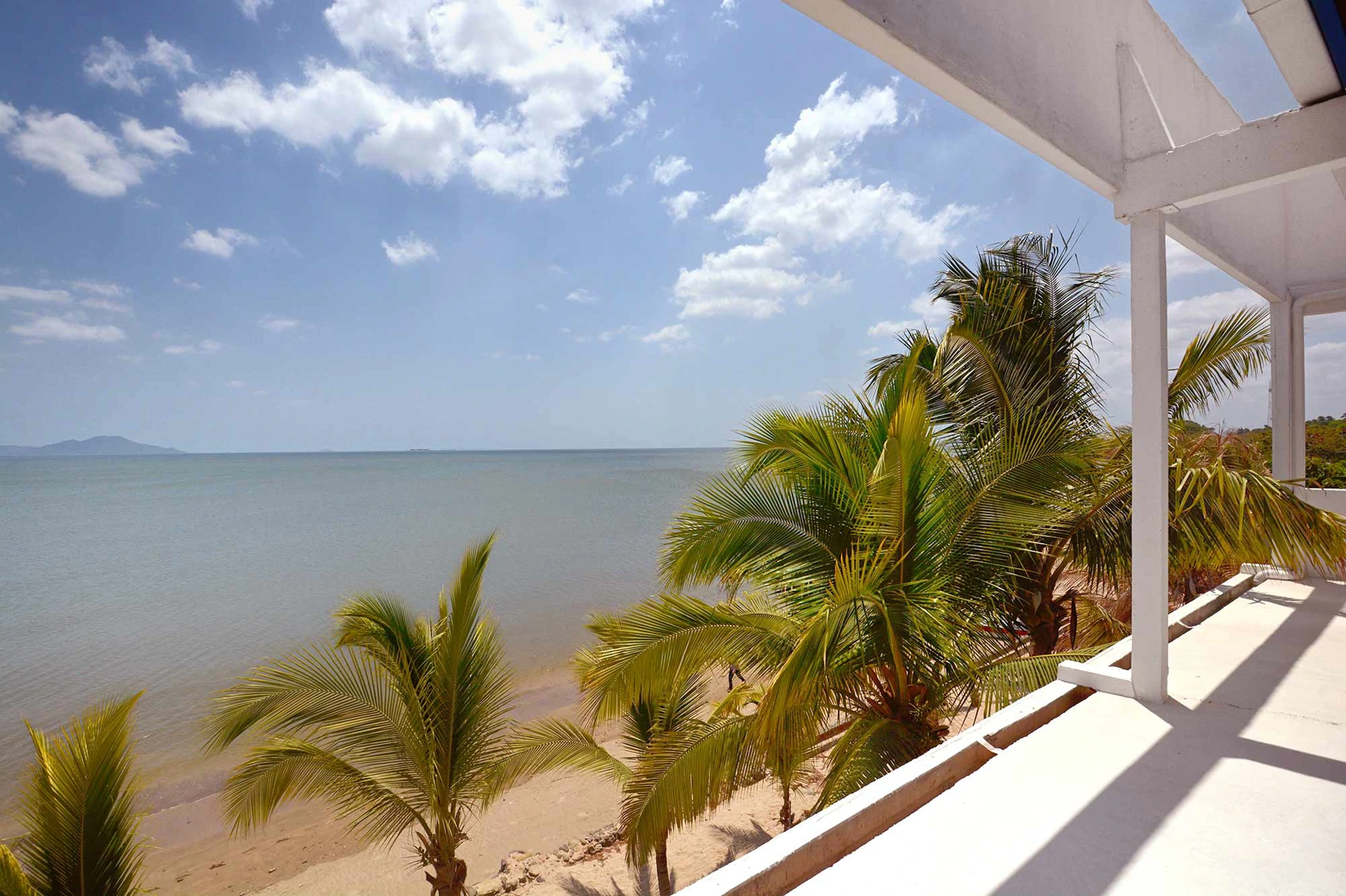 OCEANFRONT ITALIAN VILLA 20 minutes away - Gallery image 16