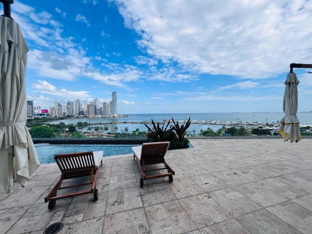 Beautiful apt apartment for sale facing the bay. - Gallery image 14