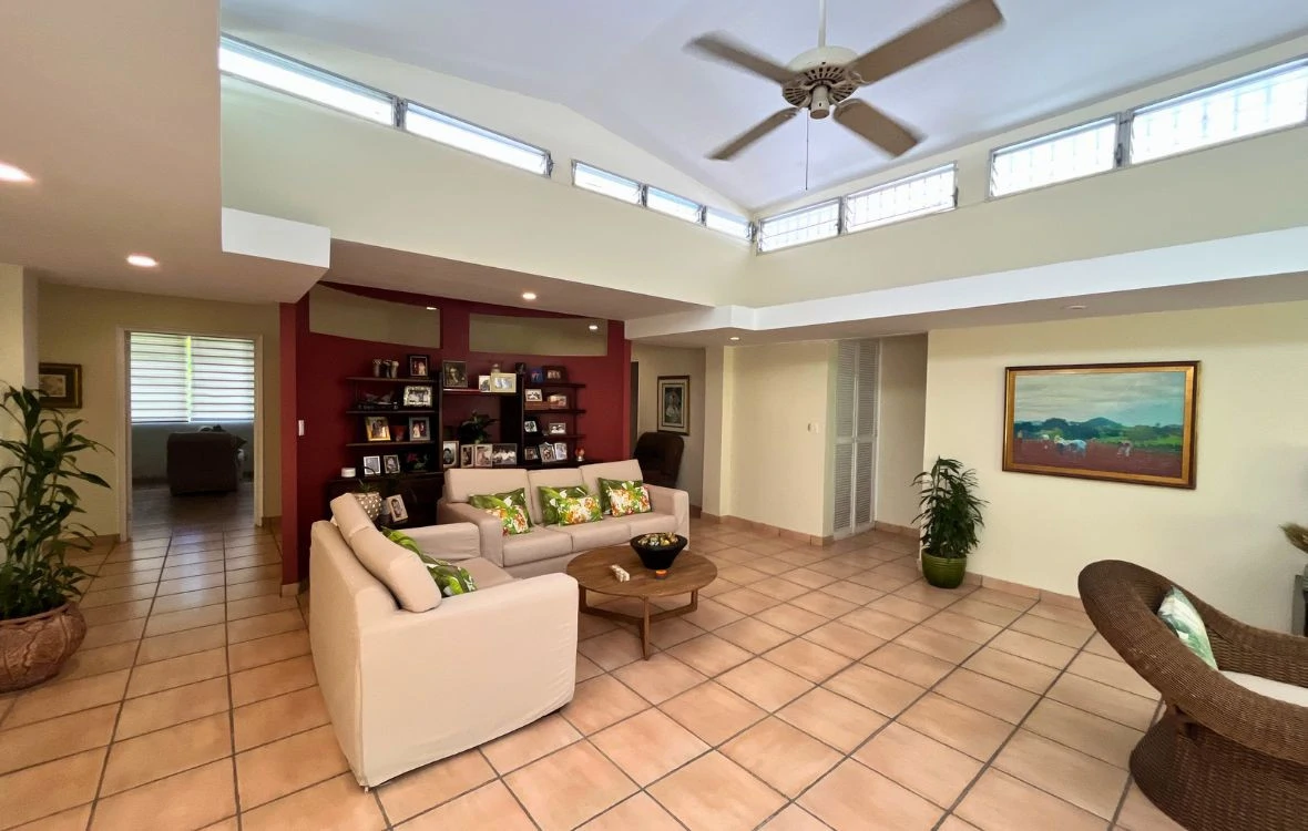 Smart Investement: Unmatched potential, Condition, and Price - Gallery image 6
