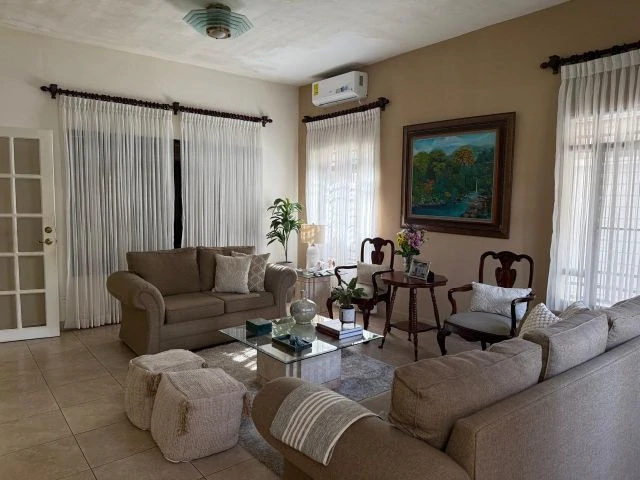 Dos Mares, Family Home with Large Garden and excellent price - Gallery image 2