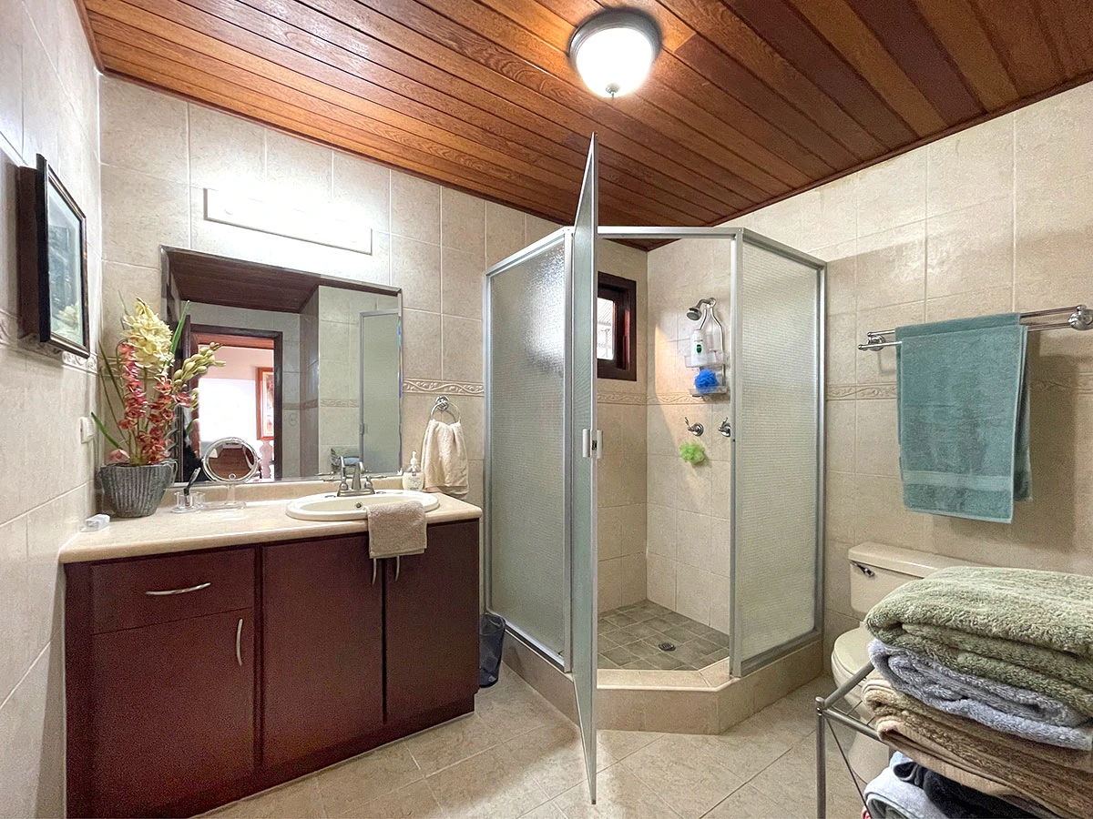 Amazing exotic-wood house 30 minutes from the city, now $299,000. - Gallery image 18