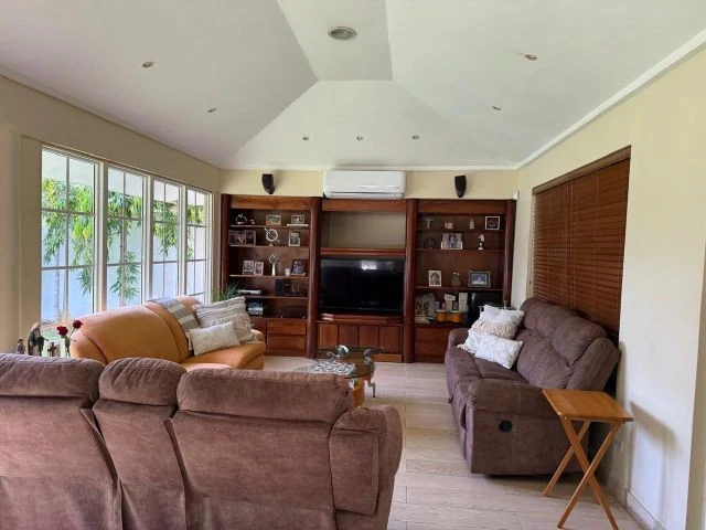 Dos Mares, Family Home with Large Garden and excellent price - Gallery image 3