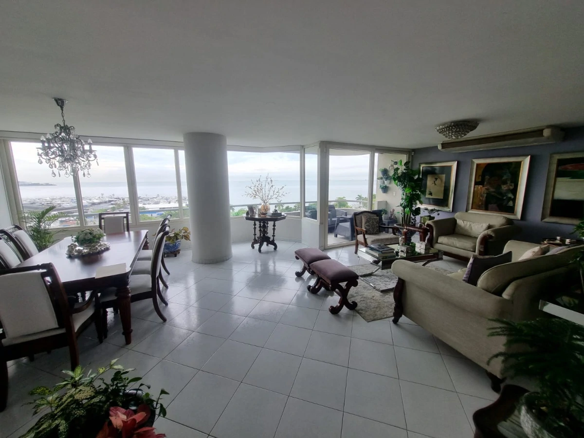 Spectacular Apartment with Ocean View for Sale - Gallery image 4
