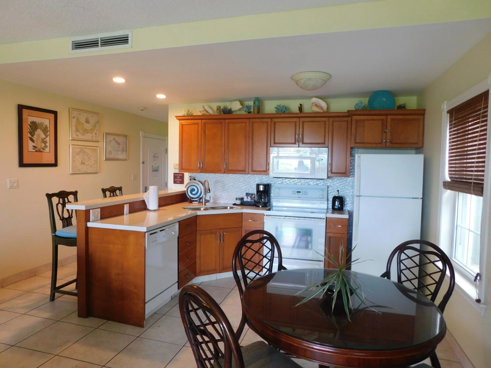 BEACH-LEVEL CORNER SUITE | RWI 115 - photo 8