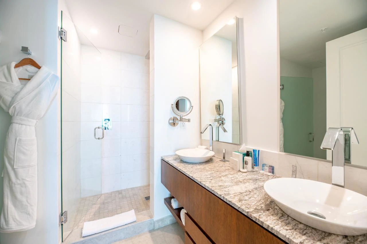 UNIT 1036 RITZ CARLTON 3BR/4BA/DEN/LAUNDRY/GARAGE - Gallery image 11