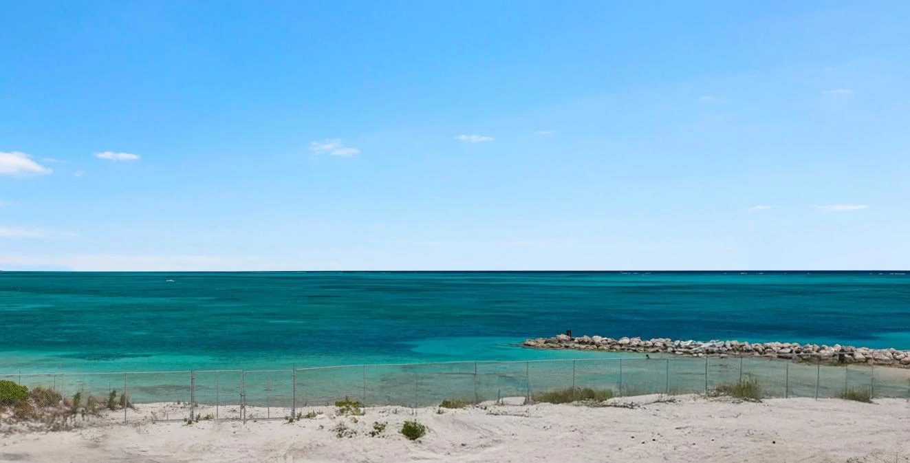 2D - 2BR Beach Front - The Loren at Turtle Cove - Gallery image 2