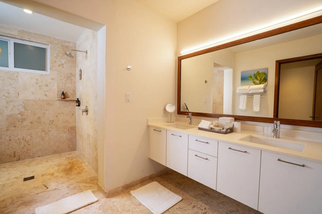 8AB Sailrock Ridgetop Suite - Gallery image 17