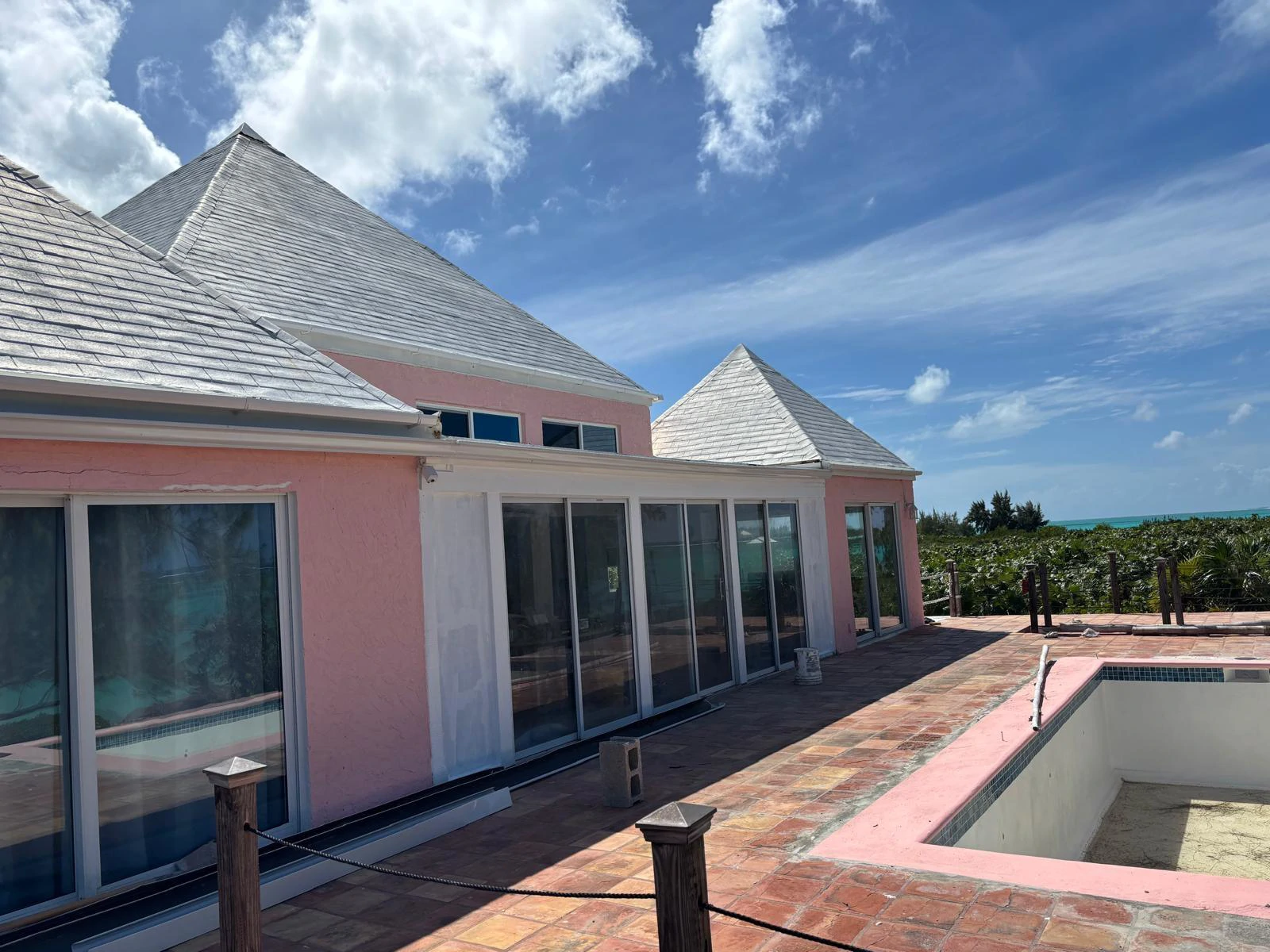 Whitby Beachfront Villa - Gallery image 4