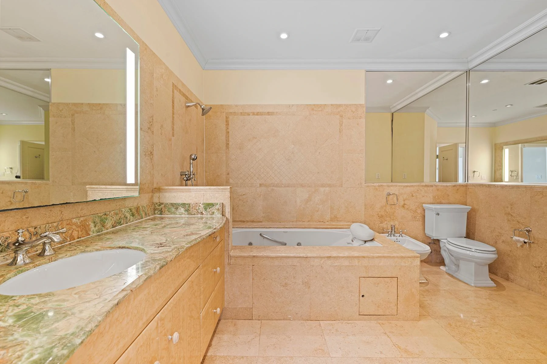 PH 601 - THE REGENT GRAND - Gallery image 17