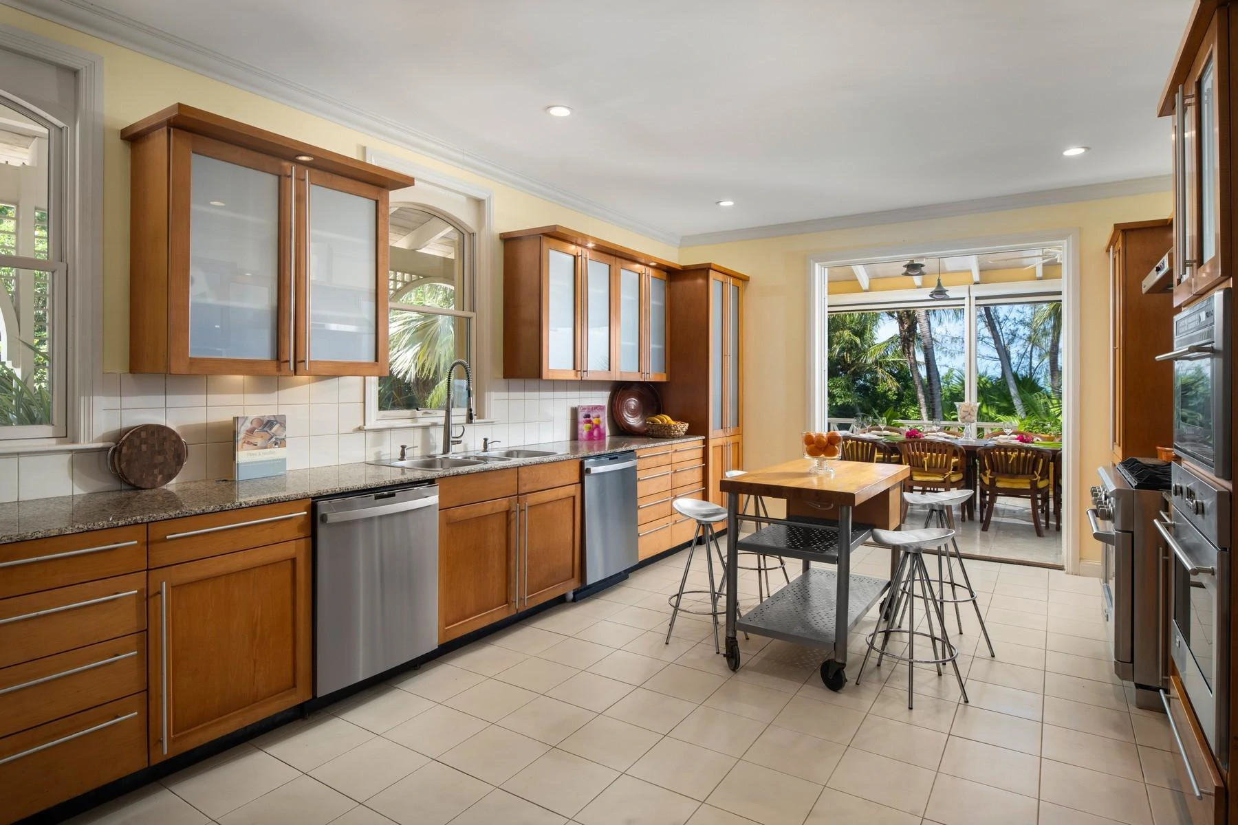 BLUE CAY - Thompson Cove Beachfront - Gallery image 13