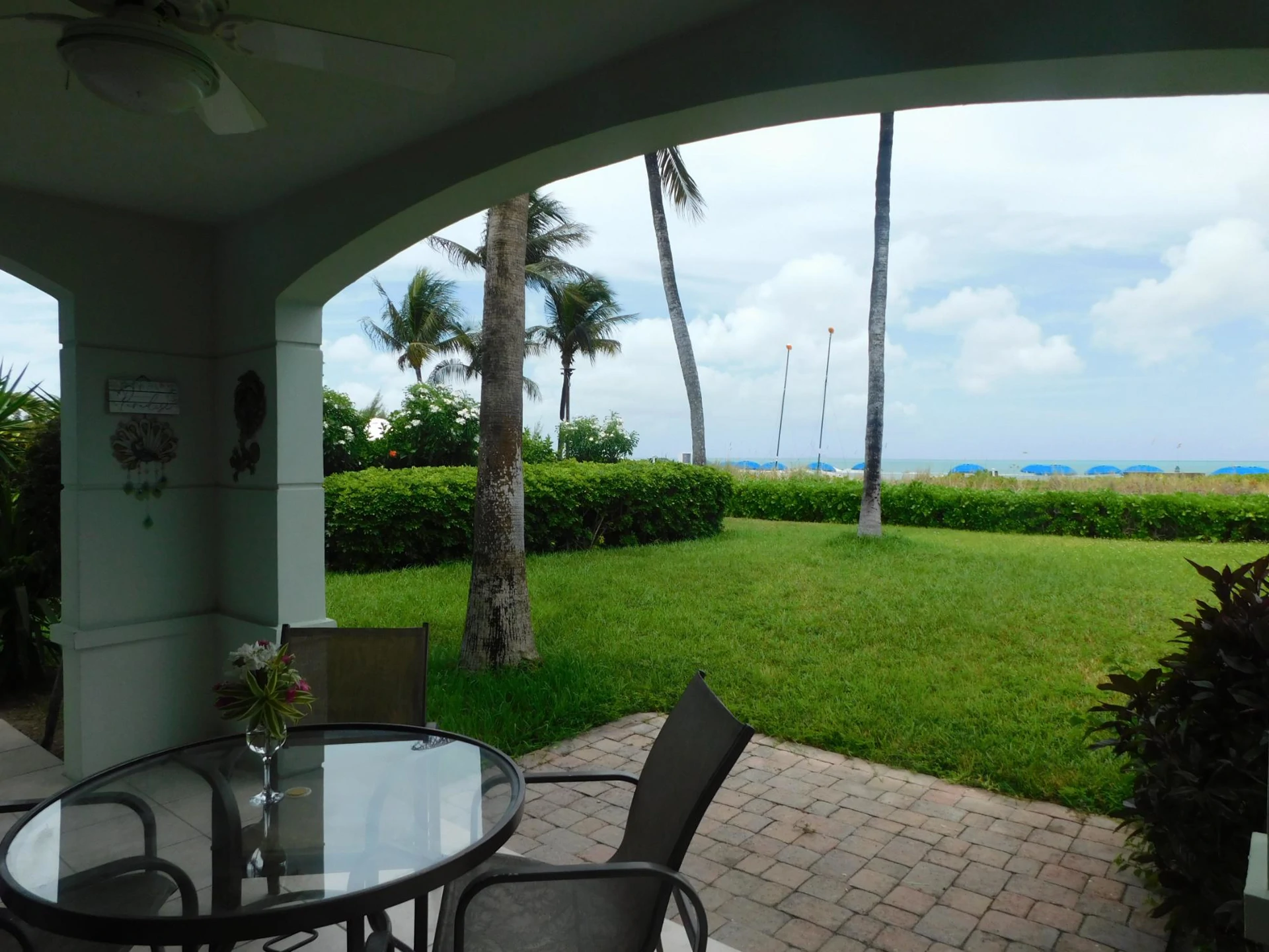 BEACH-LEVEL CORNER SUITE | RWI 115 - photo 14