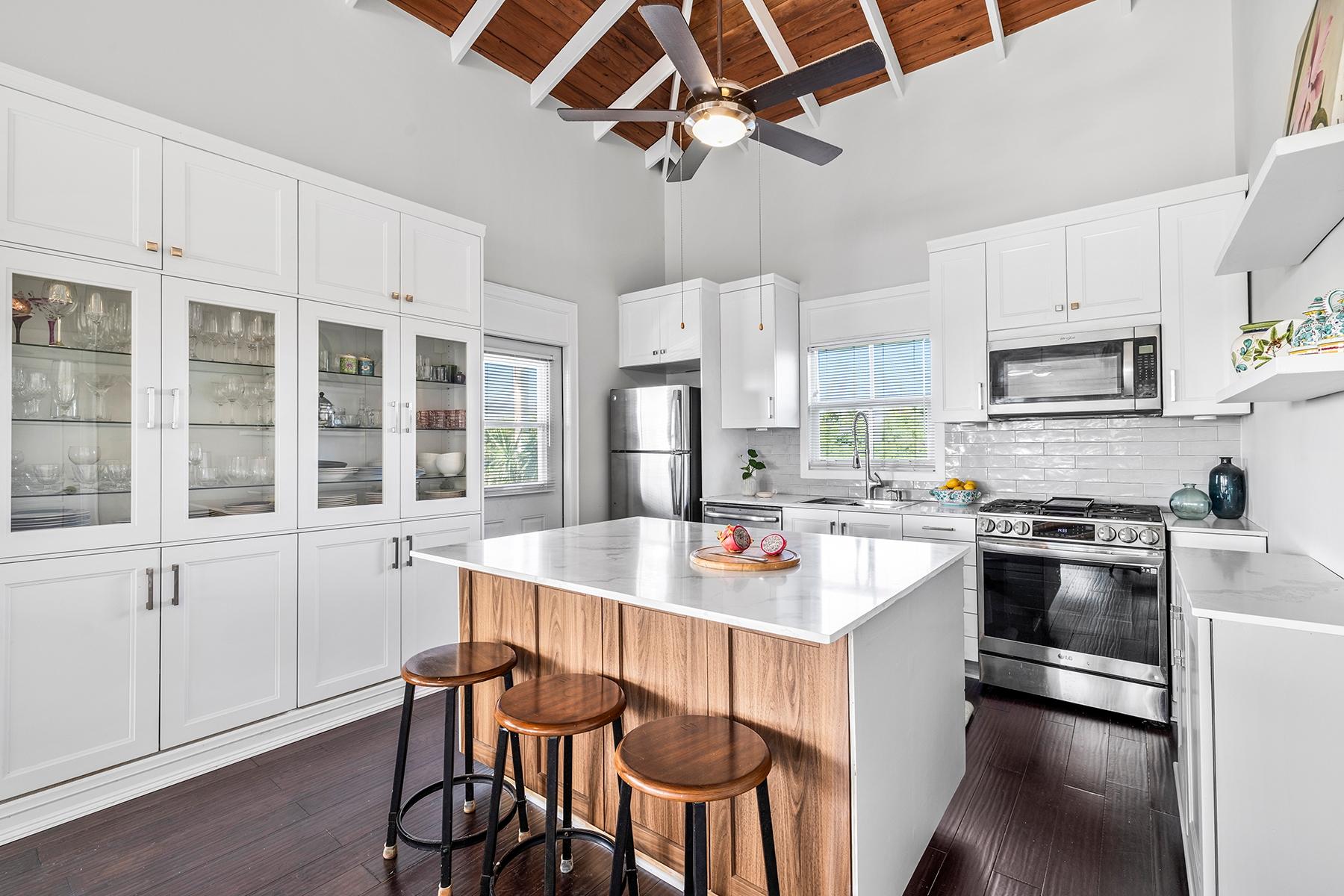 Canal Front Triplex- Great income opportunity - Gallery image 10