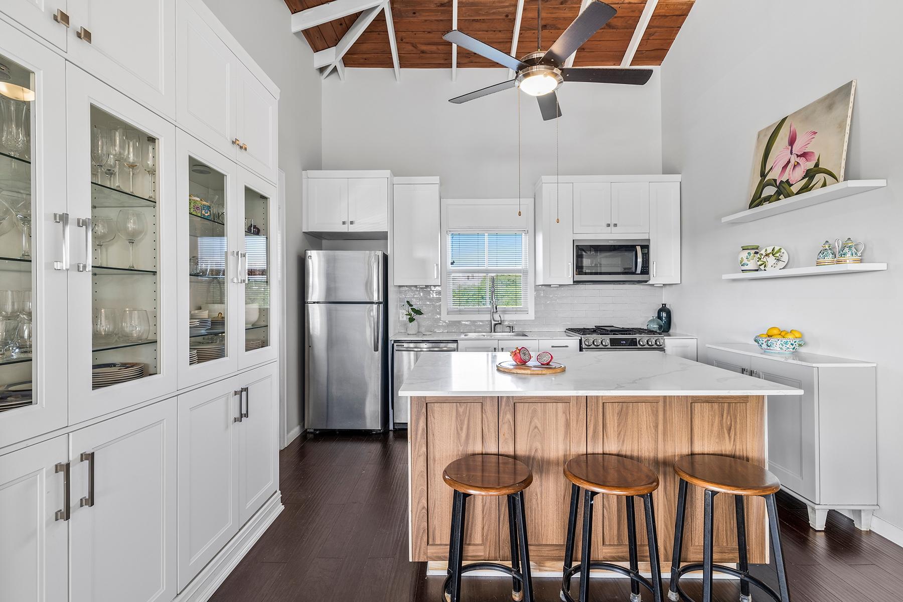 Canal Front Triplex- Great income opportunity - Gallery image 11