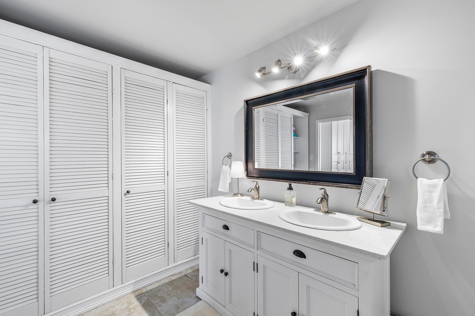 Canal Front Triplex- Great income opportunity - Gallery image 16