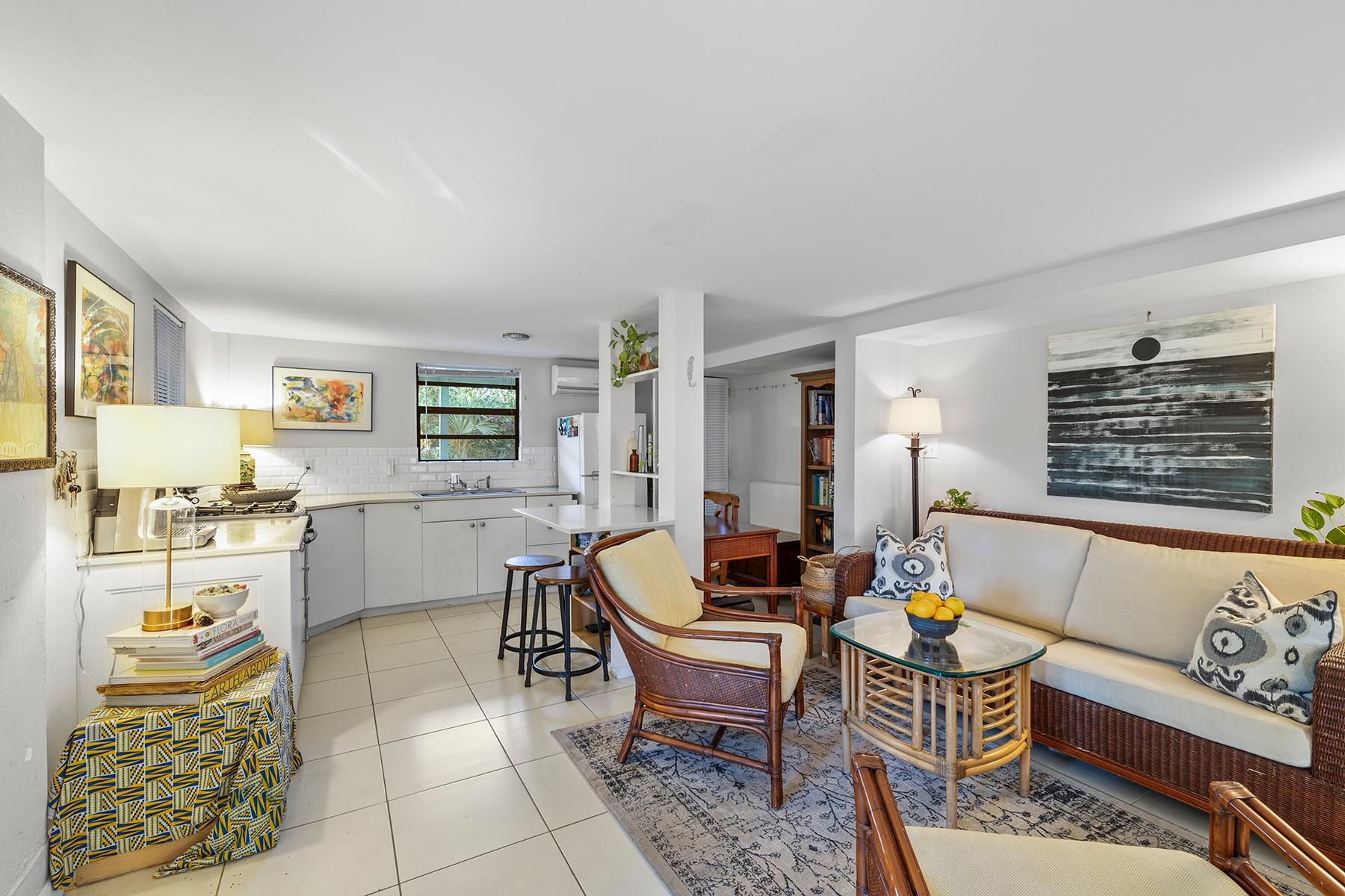 Canal Front Triplex- Great income opportunity - Gallery image 21