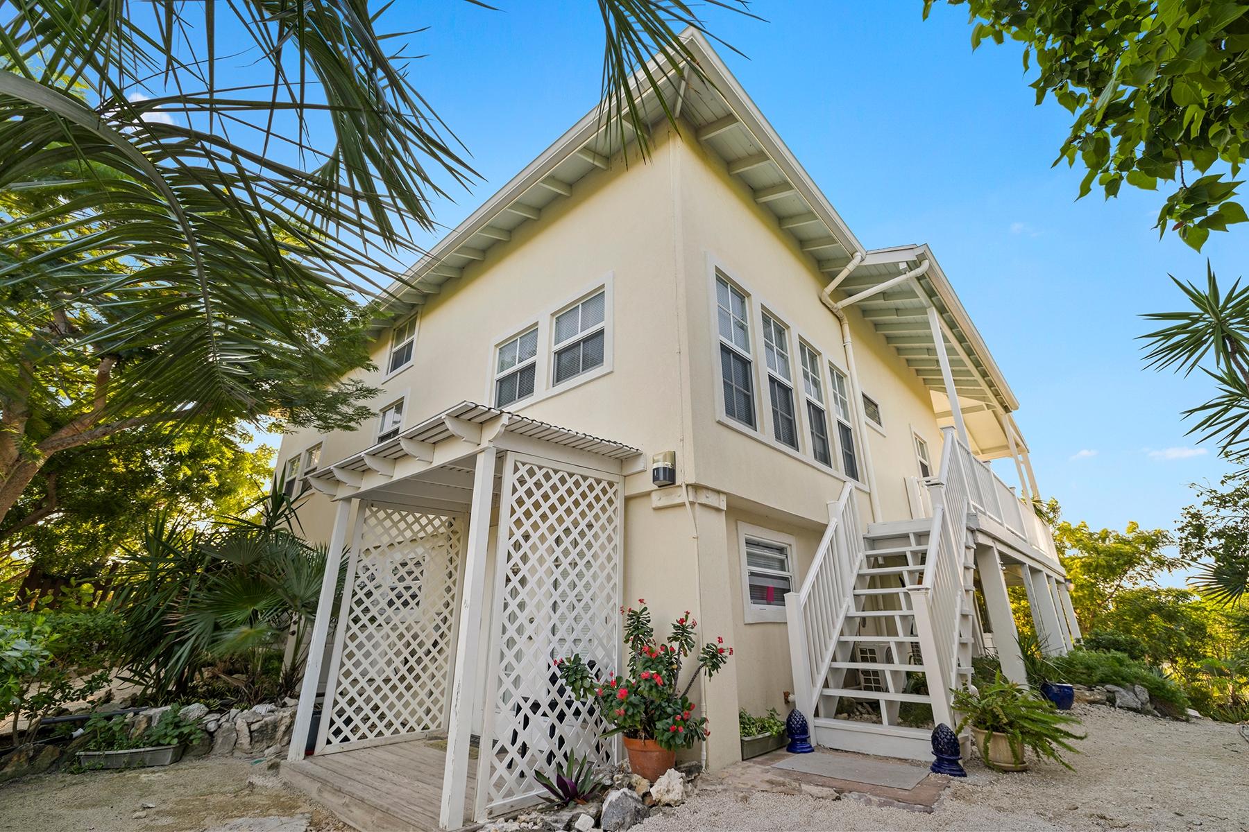 Canal Front Triplex- Great income opportunity - Gallery image 2