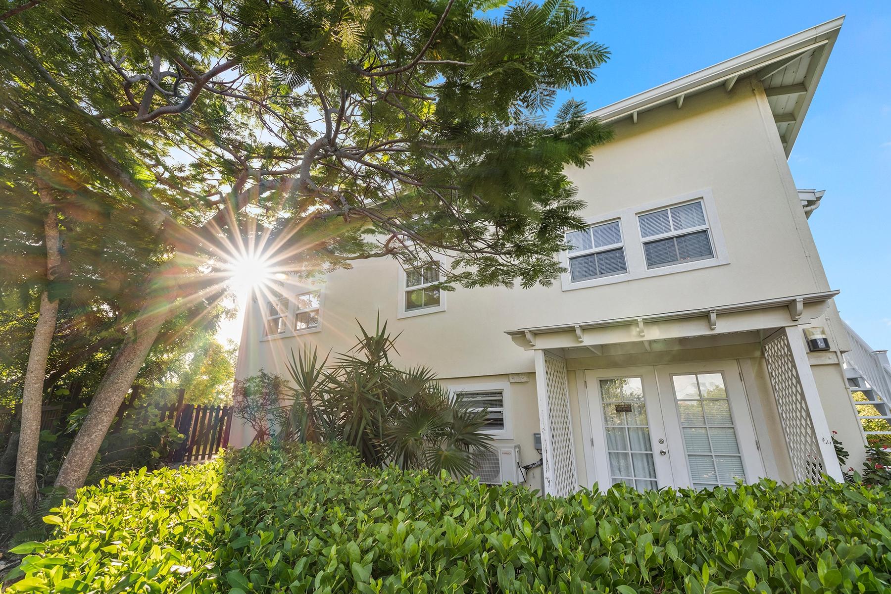 Canal Front Triplex- Great income opportunity - Gallery image 3