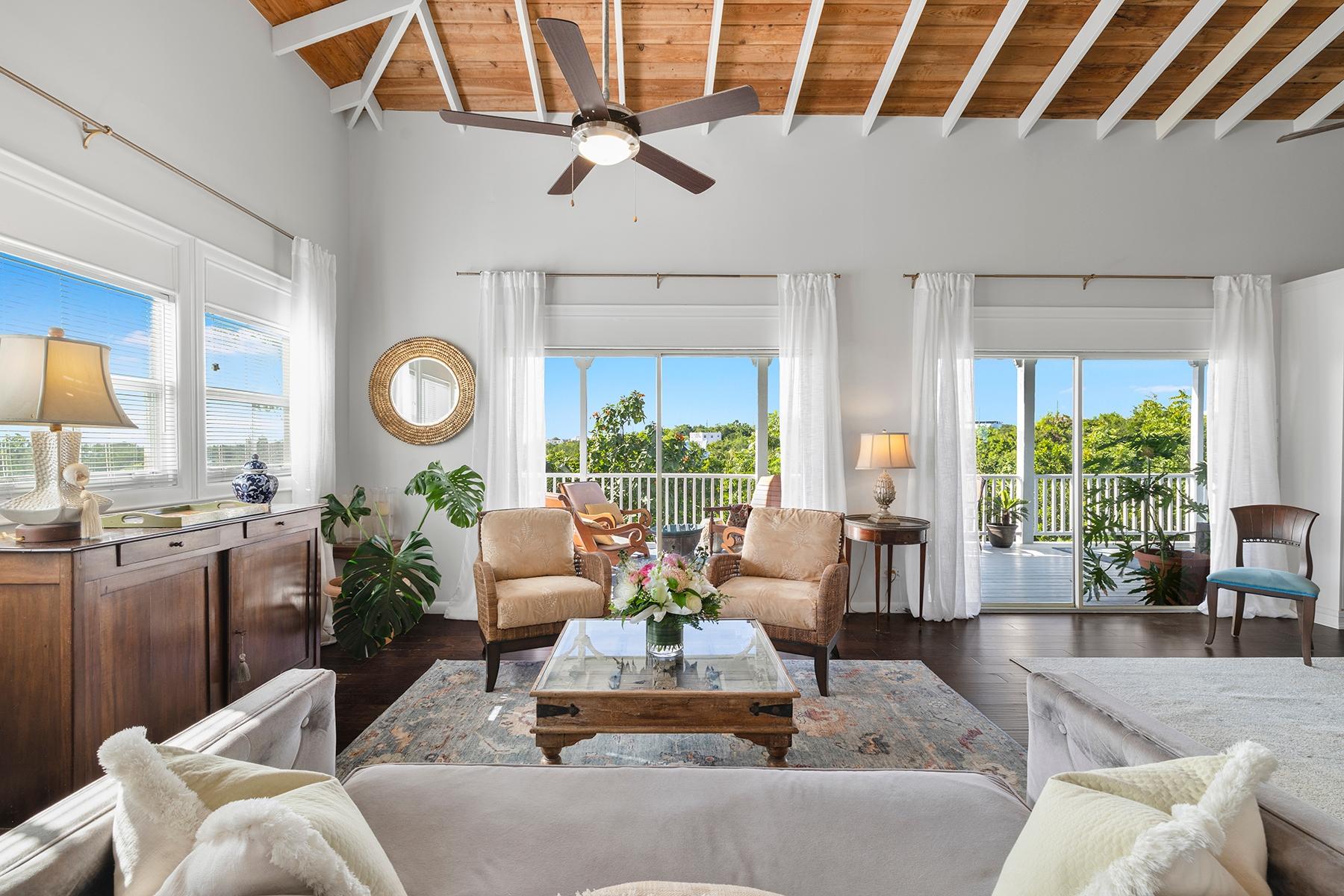 Canal Front Triplex- Great income opportunity - Gallery image 4