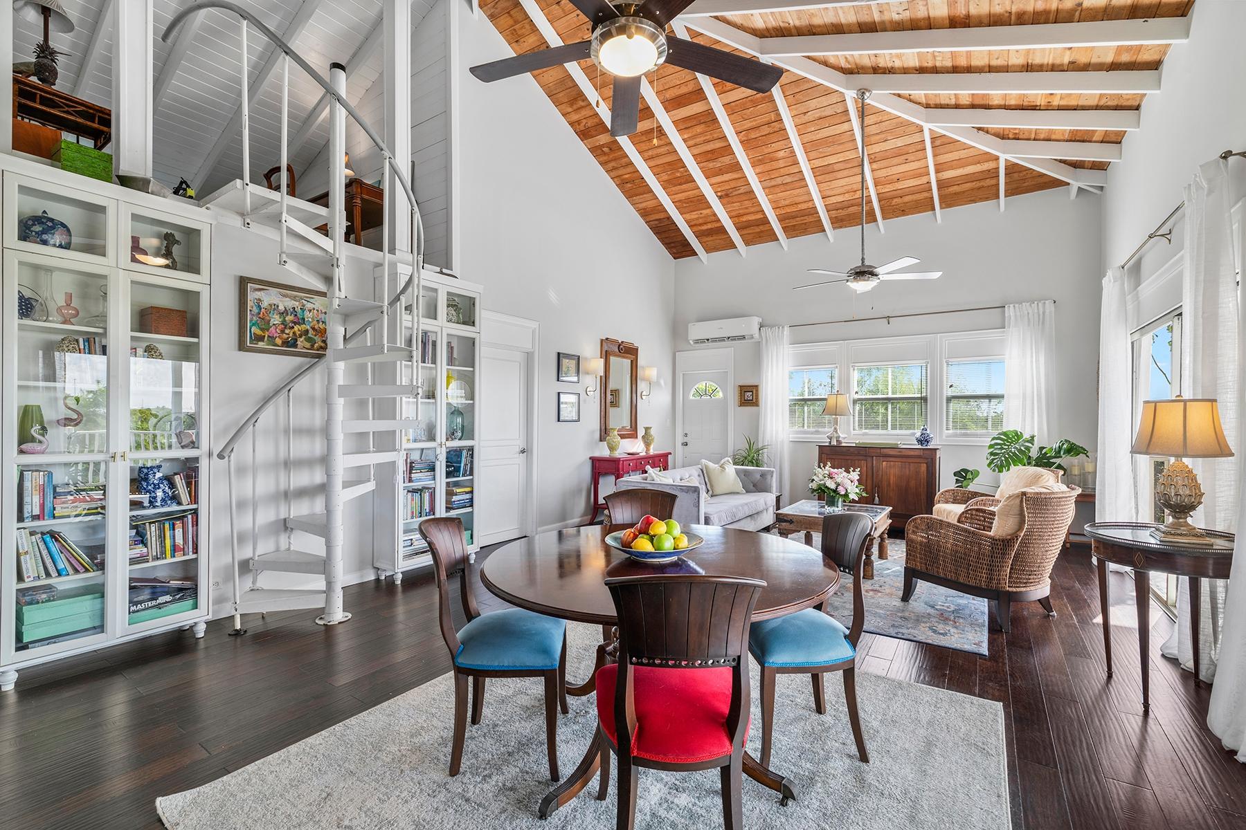 Canal Front Triplex- Great income opportunity - Gallery image 7